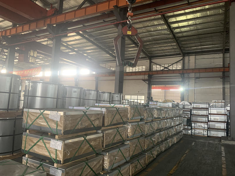 tin 2.8/2.8,1.1/1.1, 11.2/11.2 8.4/8.4  5.6/5.6 Tin Coating Metal Beverage Can For Juice TINPLATE